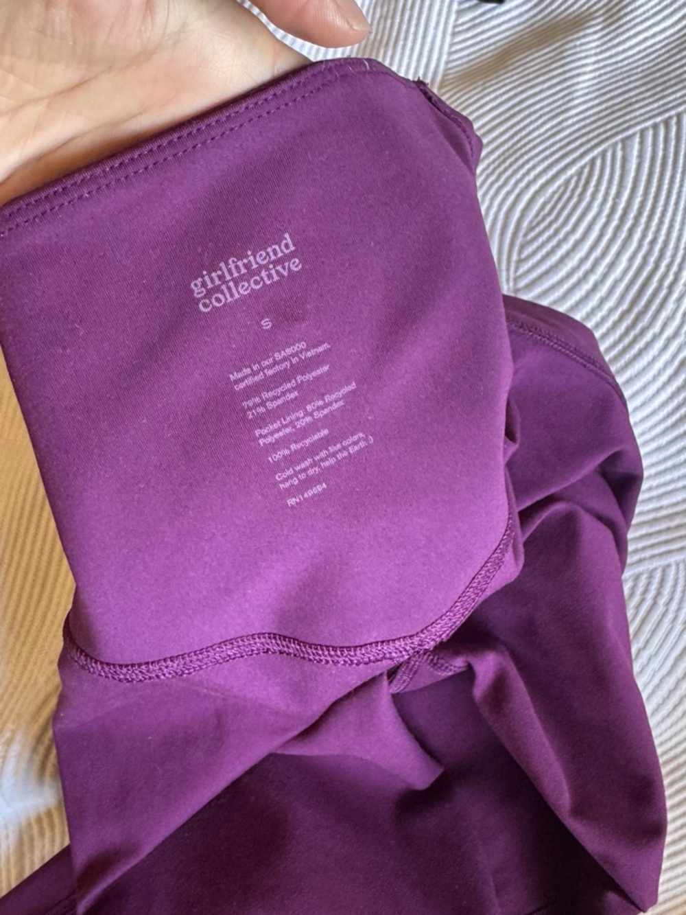 Bundle girlfriend collective Navy Sports Bra and Plum Leggings - Picture 2 of 5